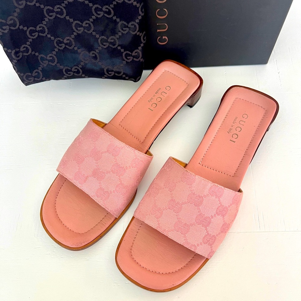 Gucci Pink Monogram Sandals Size 38.5 (US 8-8.5)